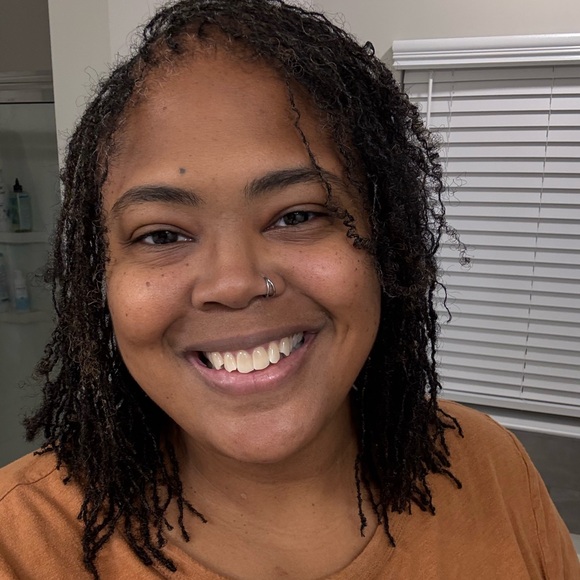 Meet your Posher, ToriAsh - Picture 2 of 2